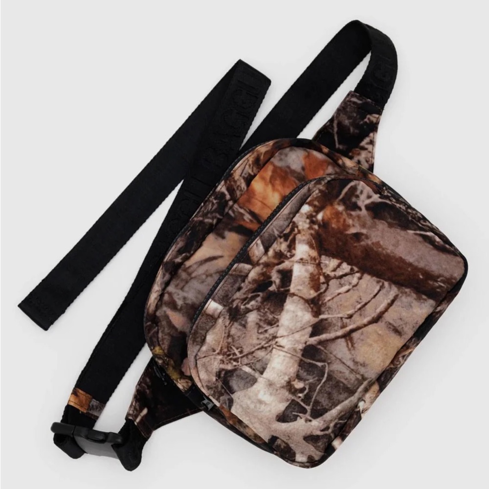 BAGGU “photo forest” fanny pack